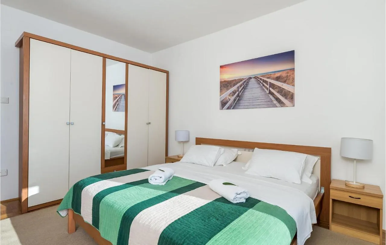 3 Bedroom Cozy Apartment In Opatija