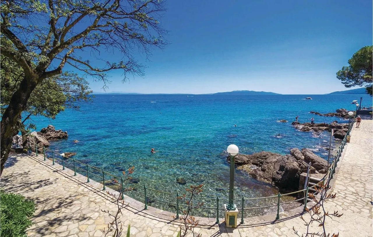 3 Bedroom Cozy Apartment In Opatija 0*,